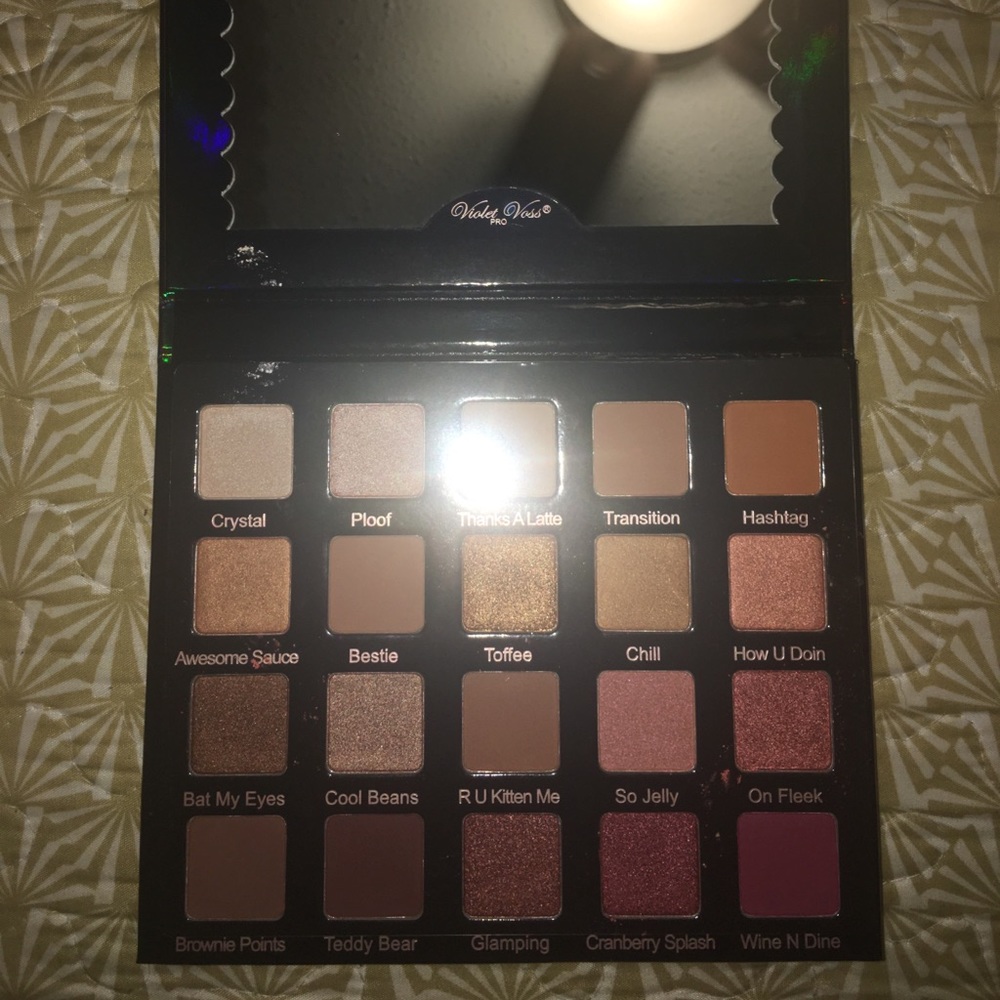 Violet Voss eyeshadow palette